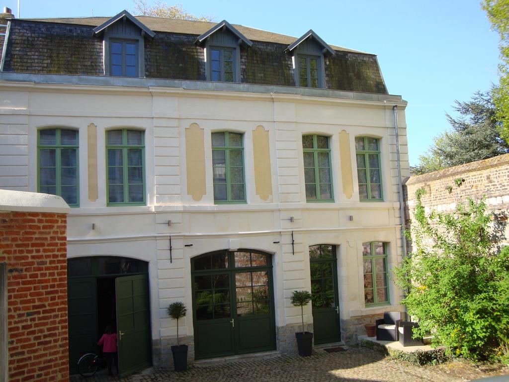 La Cour Des Carmes Bed and Breakfast Arras Esterno foto